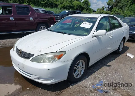 2002 Toyota Camry Le z USA, uszkodzony, nr VIN 4T1BE32K32U036878